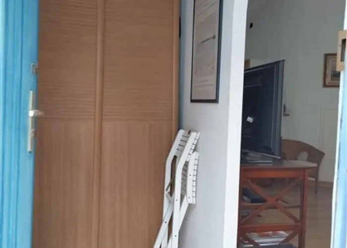 Charmante Maison Renovee Proche Port Et Plage, 3 Chambres, Cour Avec Salon De Jardin - Fr-1-331-81 펜션