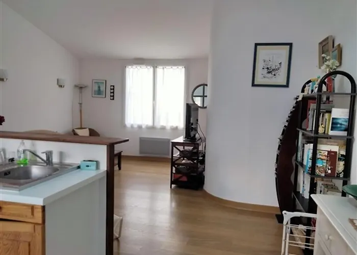 펜션 Charmante Maison Renovee Proche Port Et Plage, 3 Chambres, Cour Avec Salon De Jardin - Fr-1-331-81