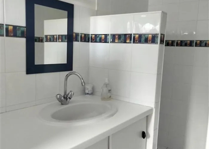 Charmante Maison Renovee Proche Port Et Plage, 3 Chambres, Cour Avec Salon De Jardin - Fr-1-331-81 펜션