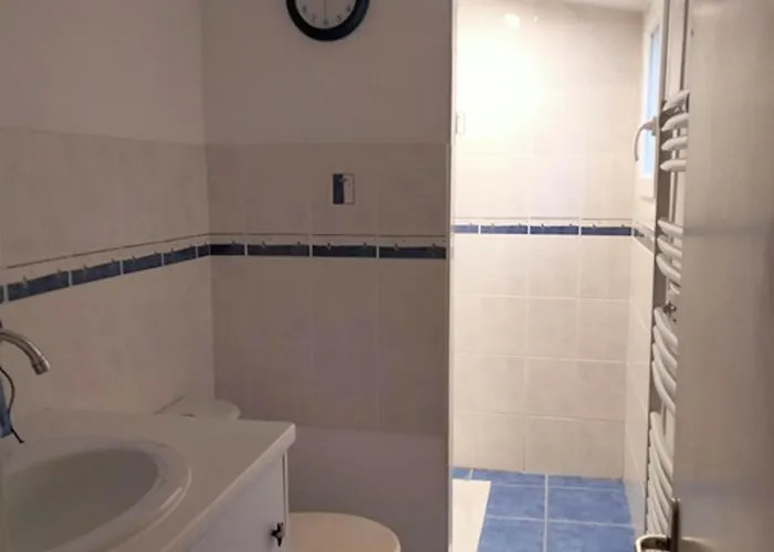 Charmante Maison Renovee Proche Port Et Plage, 3 Chambres, Cour Avec Salon De Jardin - Fr-1-331-81 *