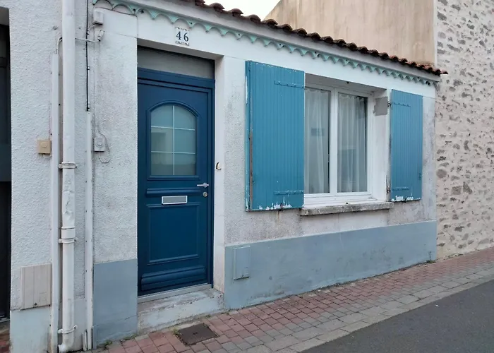 Charmante Maison Renovee Proche Port Et Plage, 3 Chambres, Cour Avec Salon De Jardin - Fr-1-331-81 * Les Sables-dʼOlonne