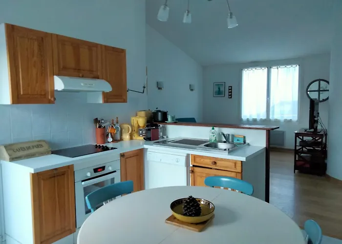 펜션 Charmante Maison Renovee Proche Port Et Plage, 3 Chambres, Cour Avec Salon De Jardin - Fr-1-331-81