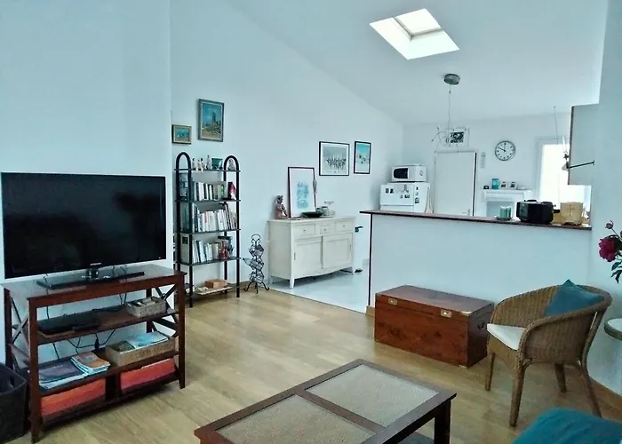 Charmante Maison Renovee Proche Port Et Plage, 3 Chambres, Cour Avec Salon De Jardin - Fr-1-331-81 펜션 *