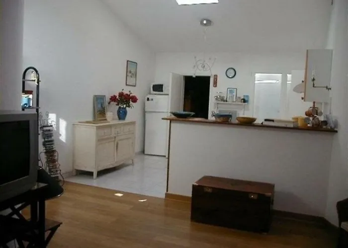 Charmante Maison Renovee Proche Port Et Plage, 3 Chambres, Cour Avec Salon De Jardin - Fr-1-331-81 *